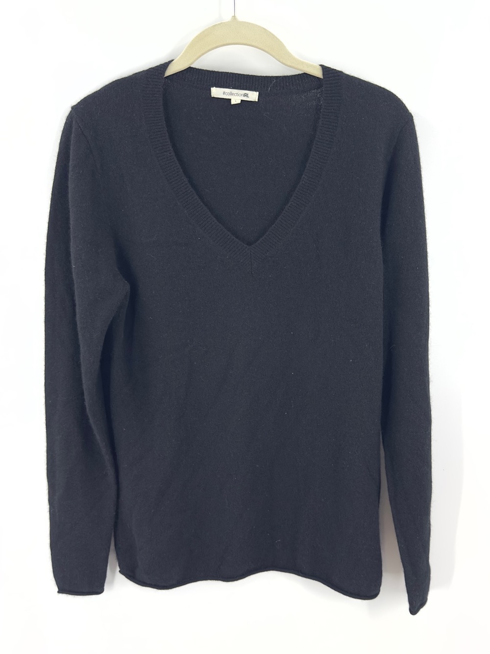 CollectionIRL 100% Cashmere V-Neck Knit Black Sweater Size Large Quiet Luxury